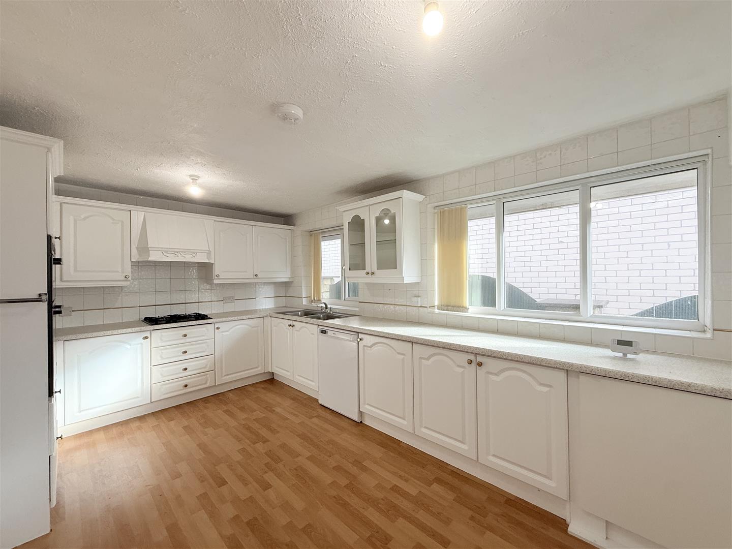 3 bed bungalow in Quarry Clough, Stalybridge – photo 3